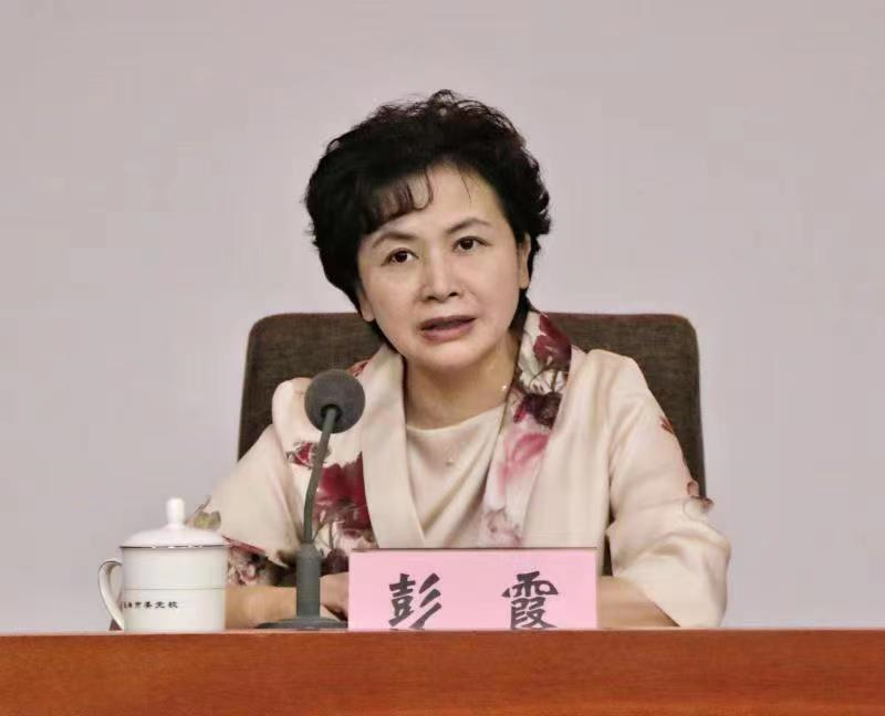 市妇联党组书记,主席彭霞参加开班仪式并讲话,市委党校副校长王明勇