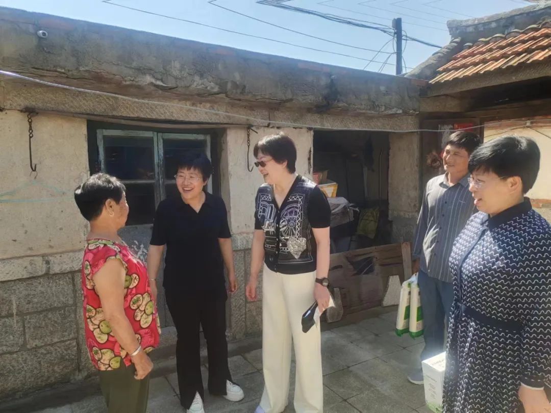 威海市妇联赴士子于家村开展联系村走访调研活动